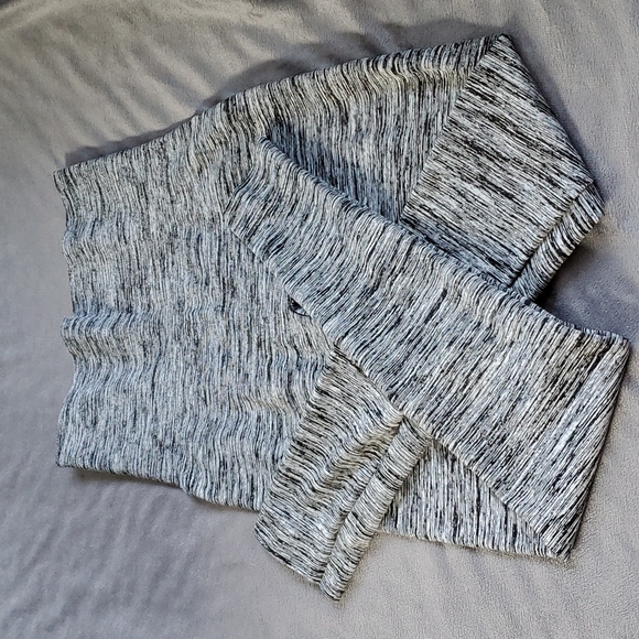 PRETTY ASSETS BY SPANX LEGGINGS - Picture 5 of 9